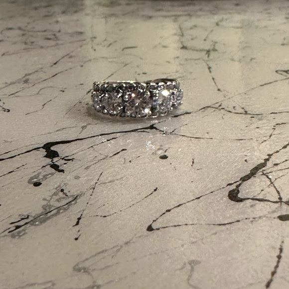 Silver ring - Picture 2 of 4